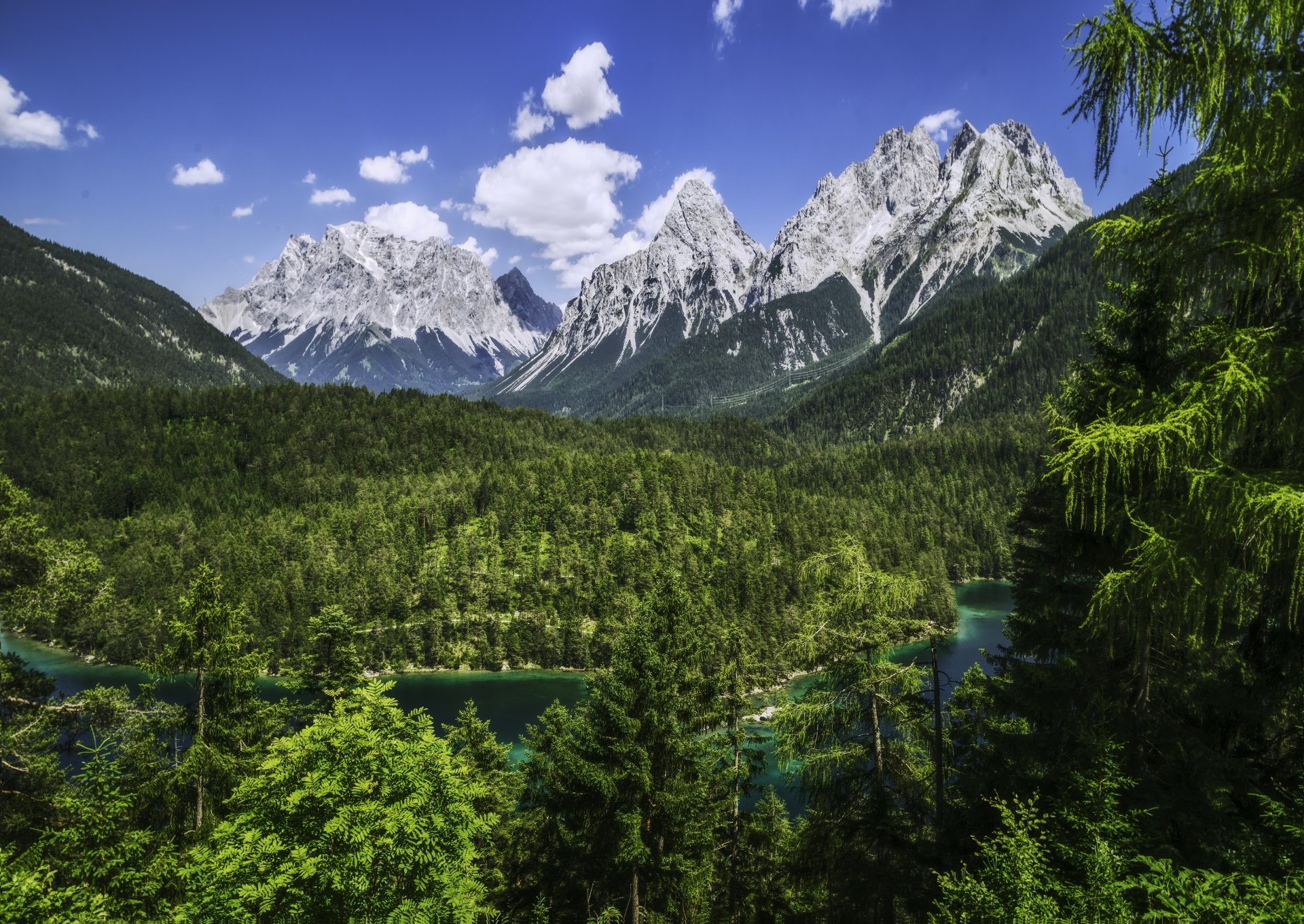 zugspitze montagne di wetterstein alpi baviera germania catena montuosa di wetterstein montagne foresta fiume panorama