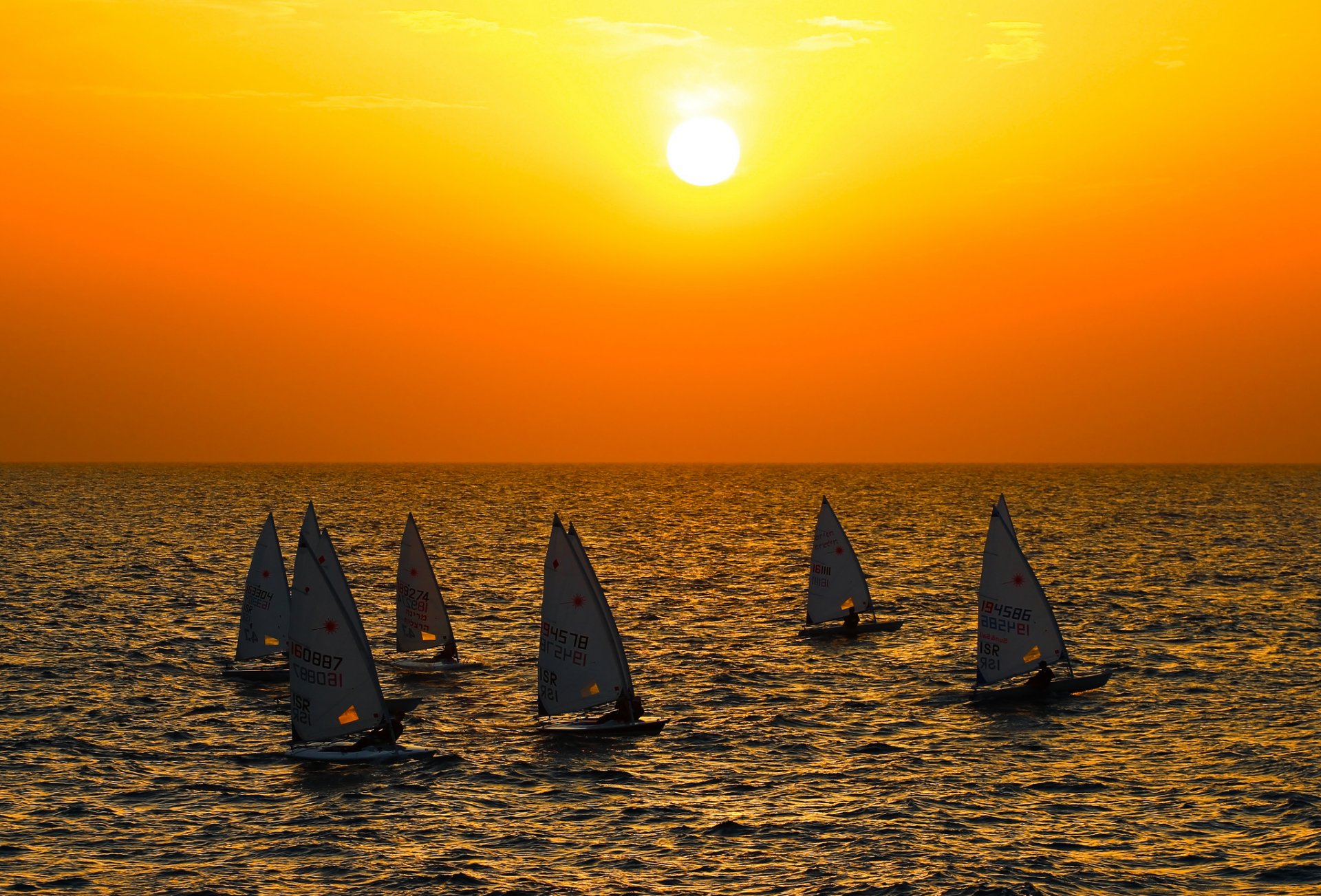 ciel soleil mer coucher de soleil bateau yacht voile régate