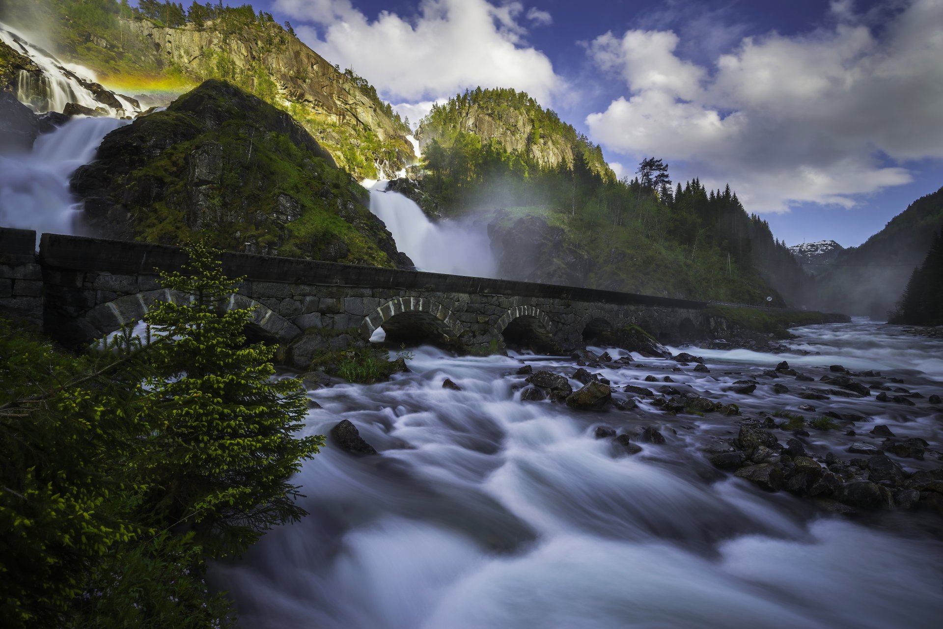 lotefoss odda norvegia cascata cascata fiume ponte rocce montagne pietre