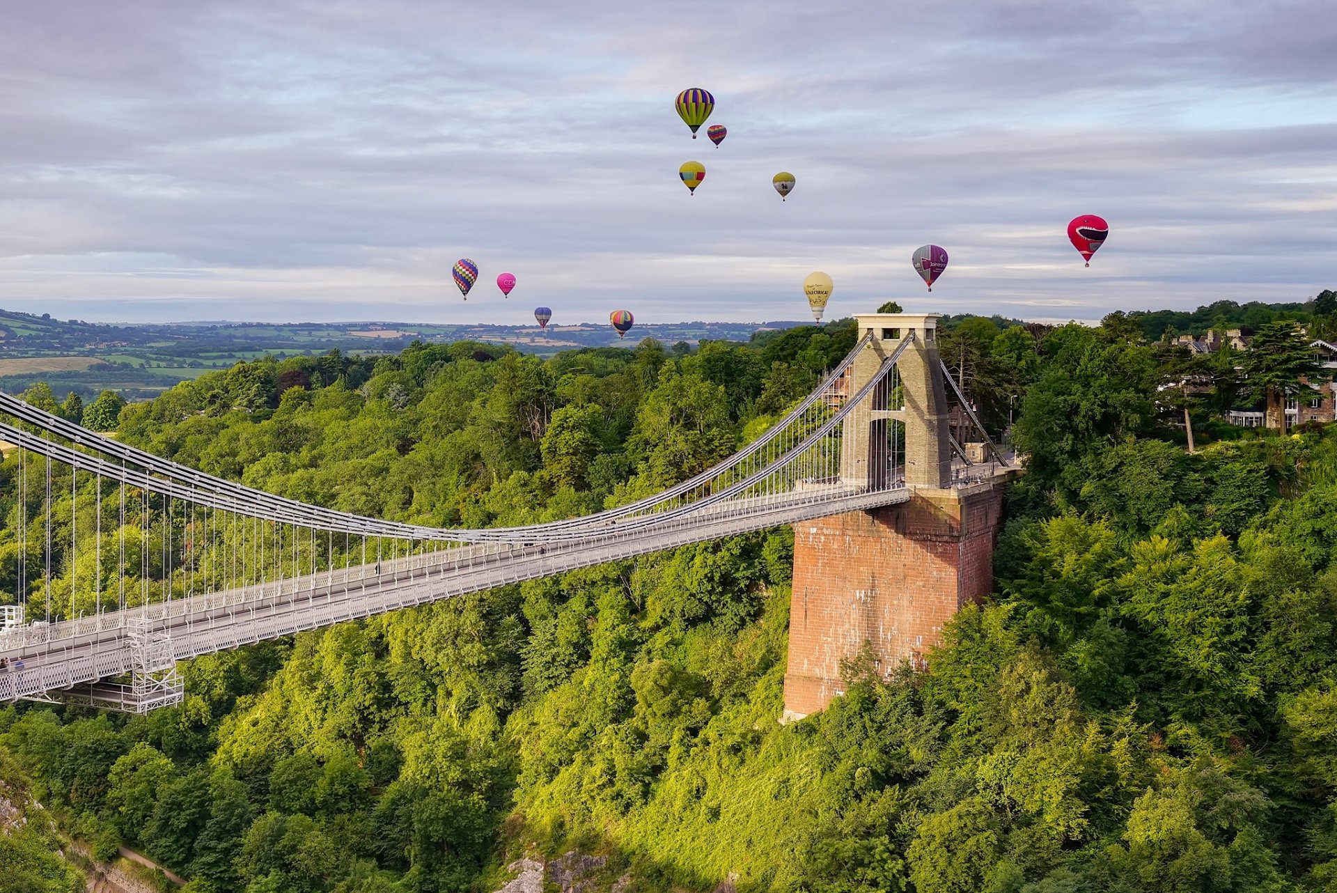 clifton suspension bridge avon gorge clifton bristol england clifton bridge avon gorge bridge balloons panorama