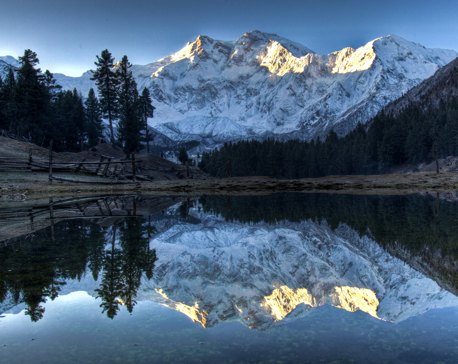 cielo montagne lago alberi riflessione