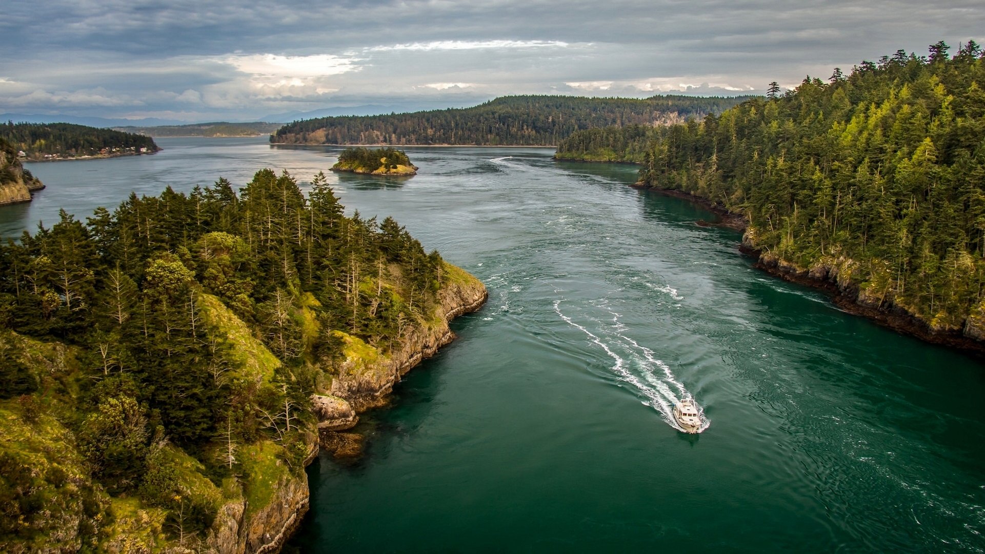 whitby island puget sound washington whitby island washington bucht insel inseln boot wälder