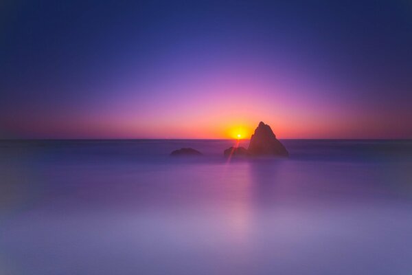 Amanecer en el horizonte del mar, paisaje de la naturaleza