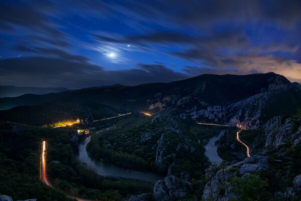 Illuminazione lunare della strada