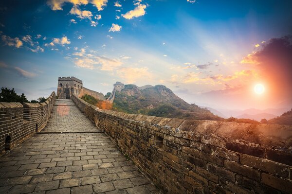 Coucher de soleil sur la grande muraille de Chine