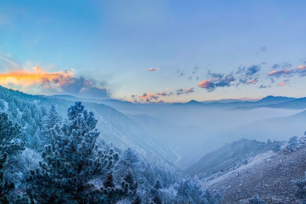 Panorama de la cordillera de la nieve en Colorado