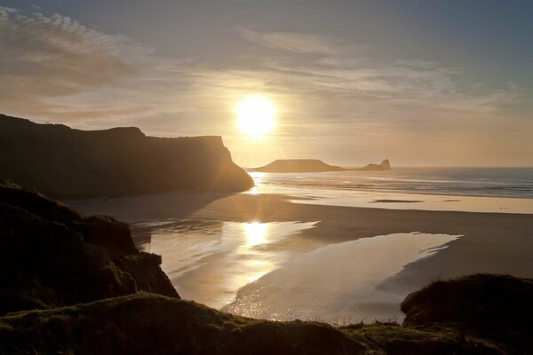 The seashore among the steep shores