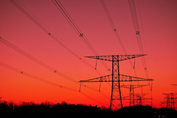 Ligne électrique ciel lueur silhouette