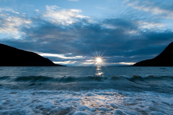 Lac Baïkal avec le soleil