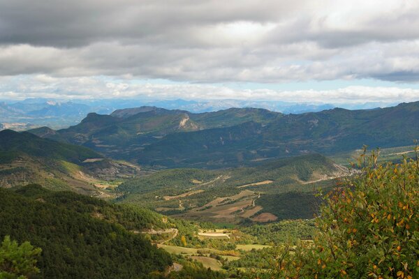 Cielo nublado en el valle