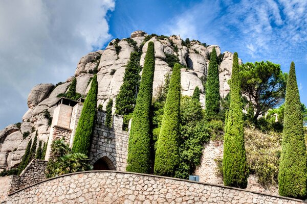 Monastère de monserat dans la montagne en Espagne