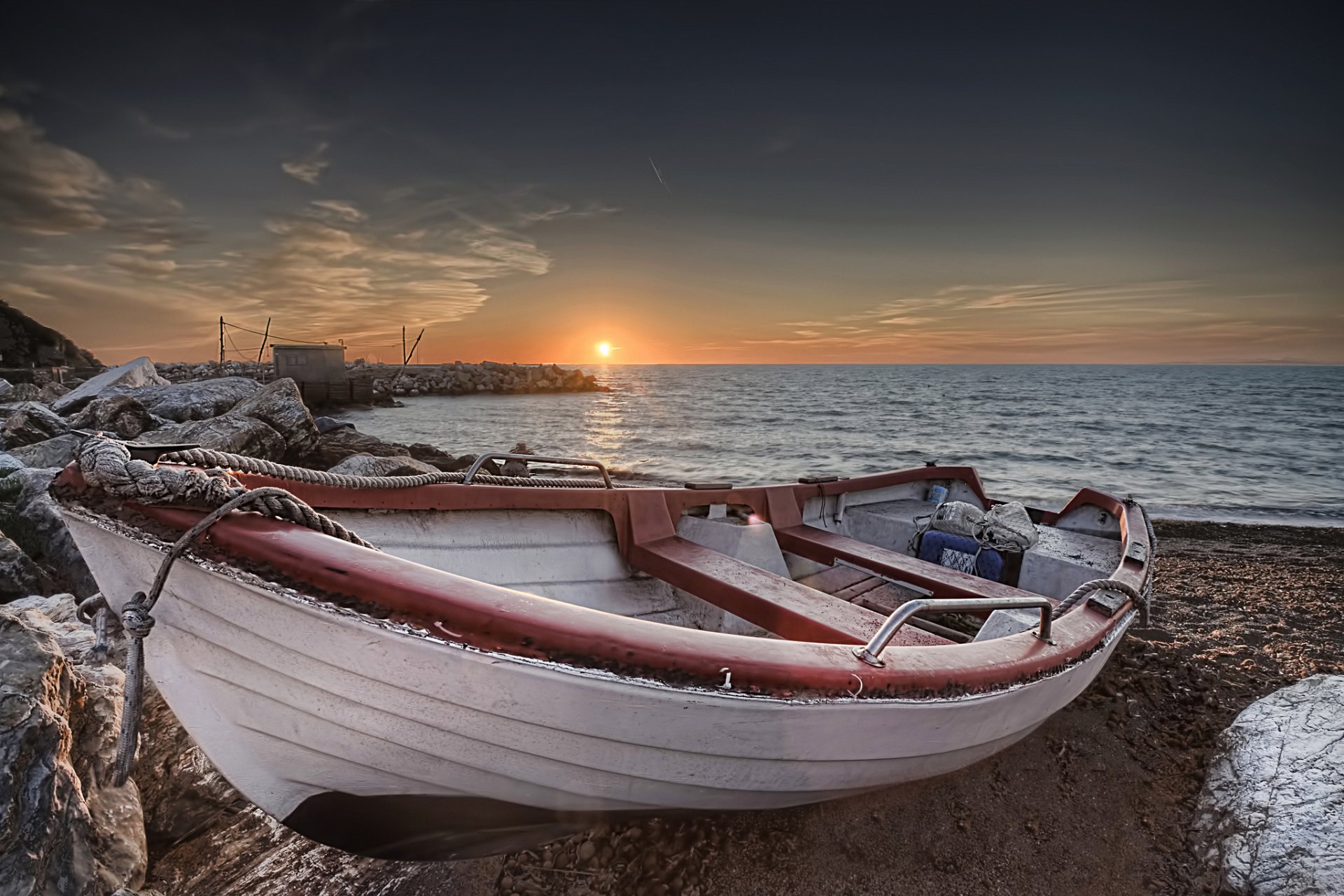 mer côte bateau coucher de soleil