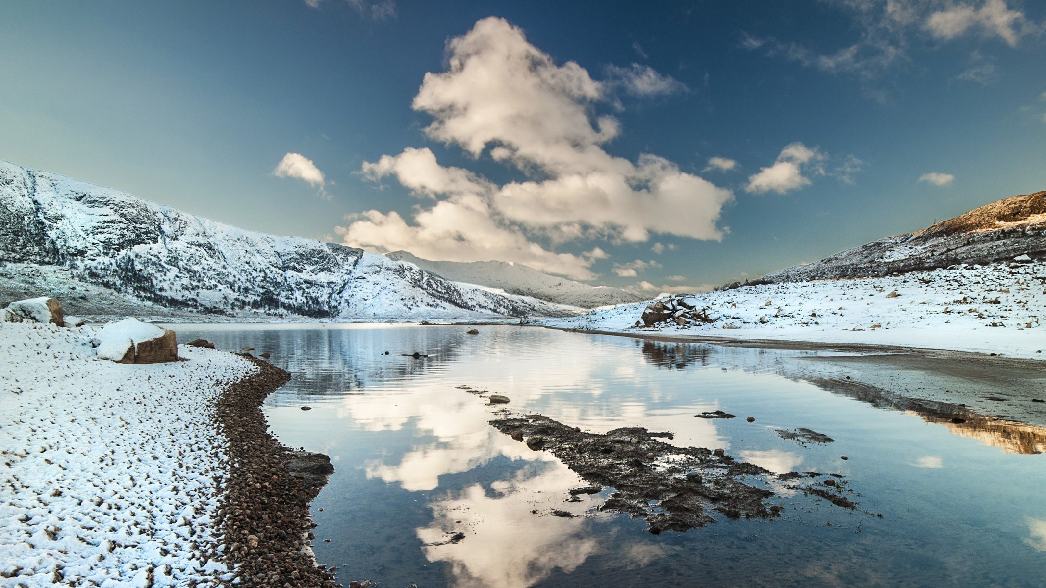 montañas nieve río agua cielo nubes