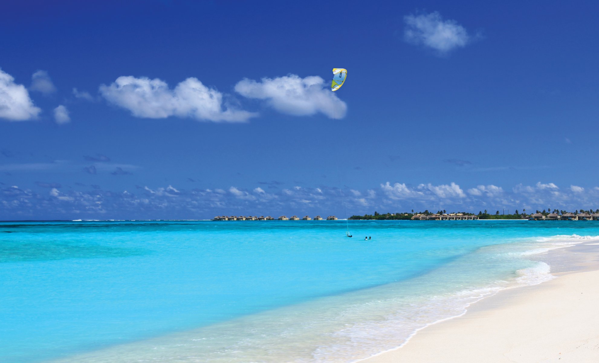 paracadute aereo a vapore cielo nuvole mare persone vacanze vacanze orizzonte spiaggia sabbia turchese