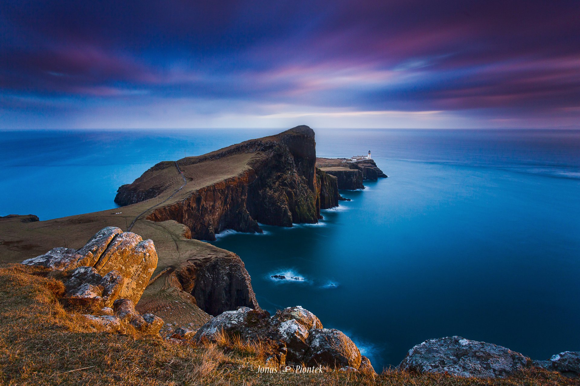 szkocja neist point archipelag hebrydy wewnętrzne wyspa skye na skraju latarnia morska wieczór