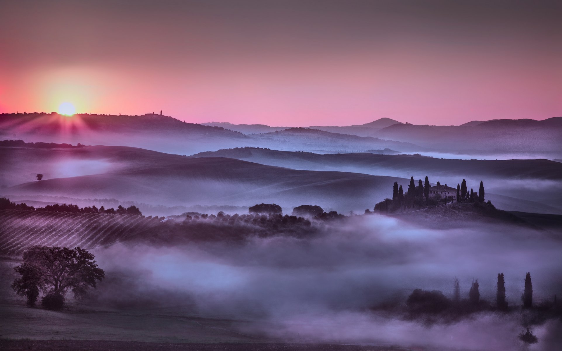 italie collines ciel soleil brouillard arbres champs maison