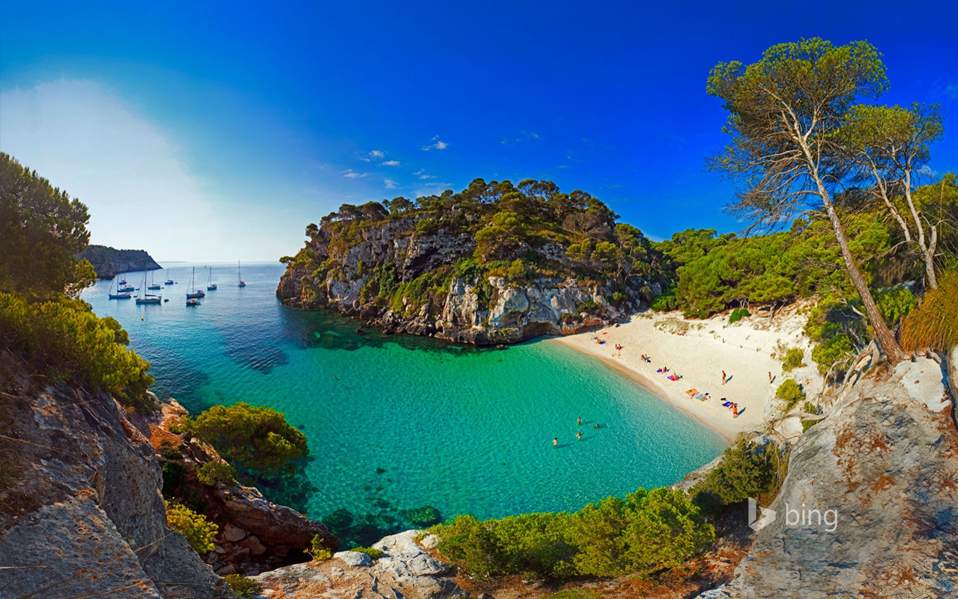 macarelleta minorque espagne plage crique falaises mer bateaux yachts