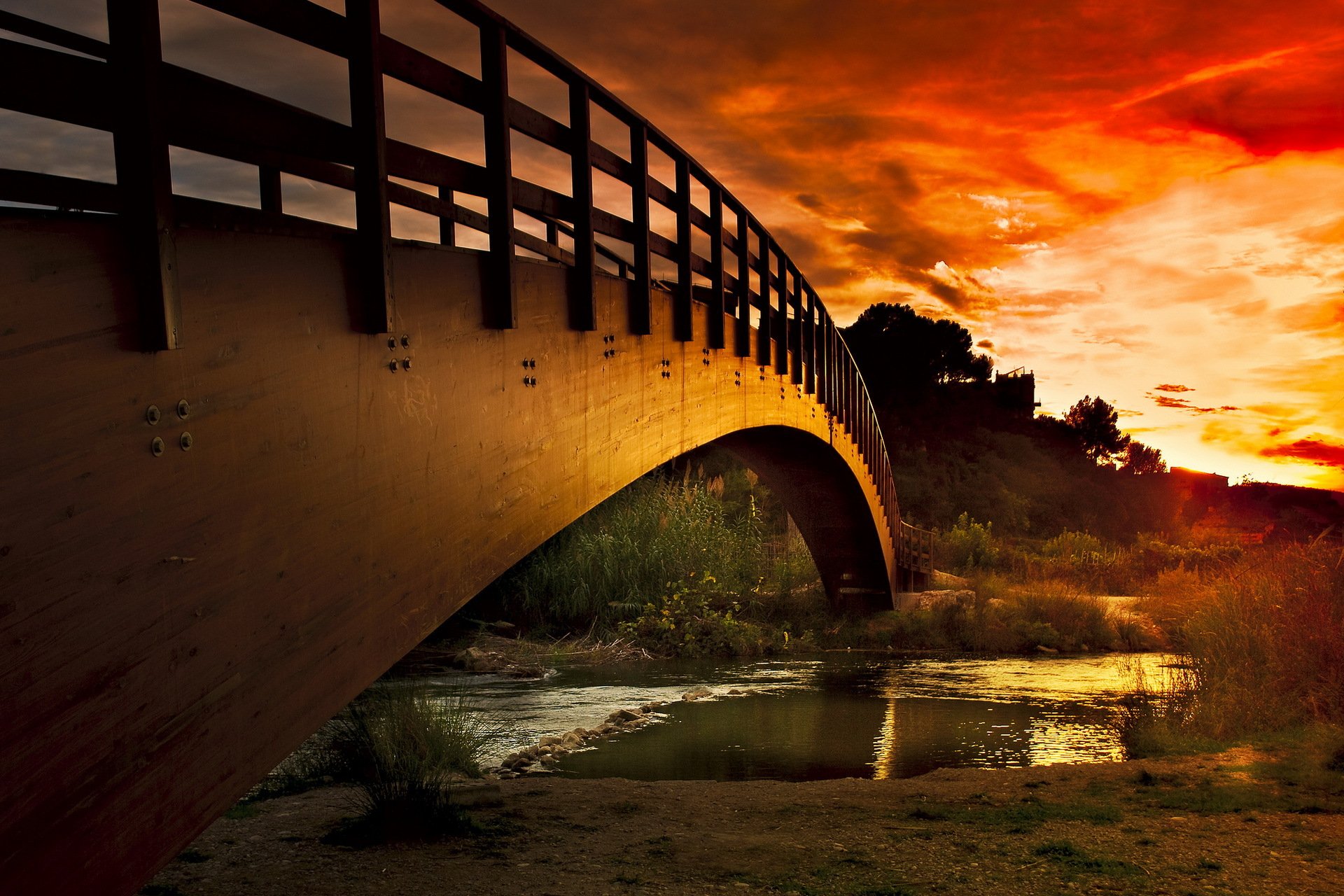 sonnenuntergang fluss brücke