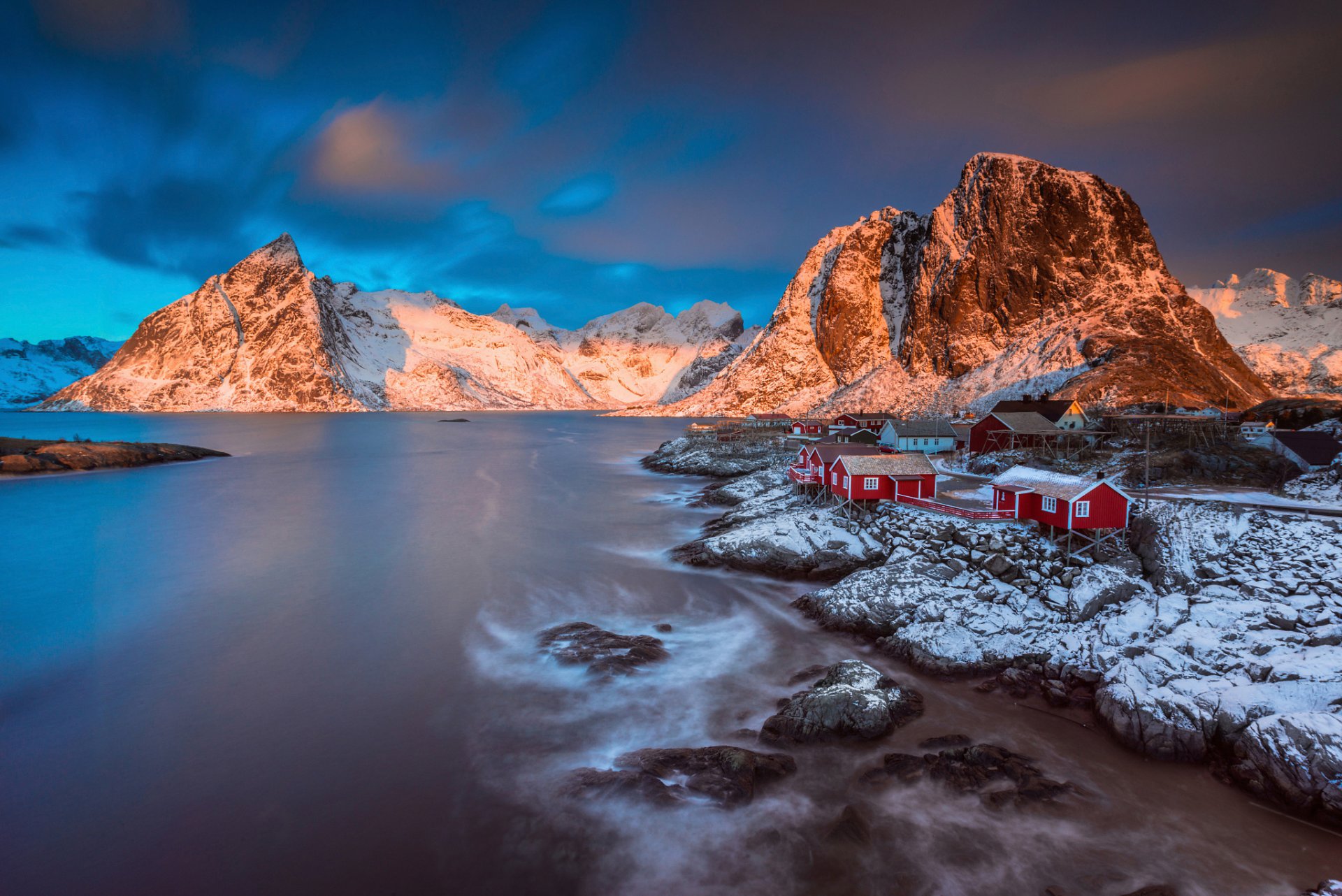 norvegia lofoten norwegian sea arcipelago comune di moskenes fülke nurland insediamento città inverno gennaio neve mattina luce montagne