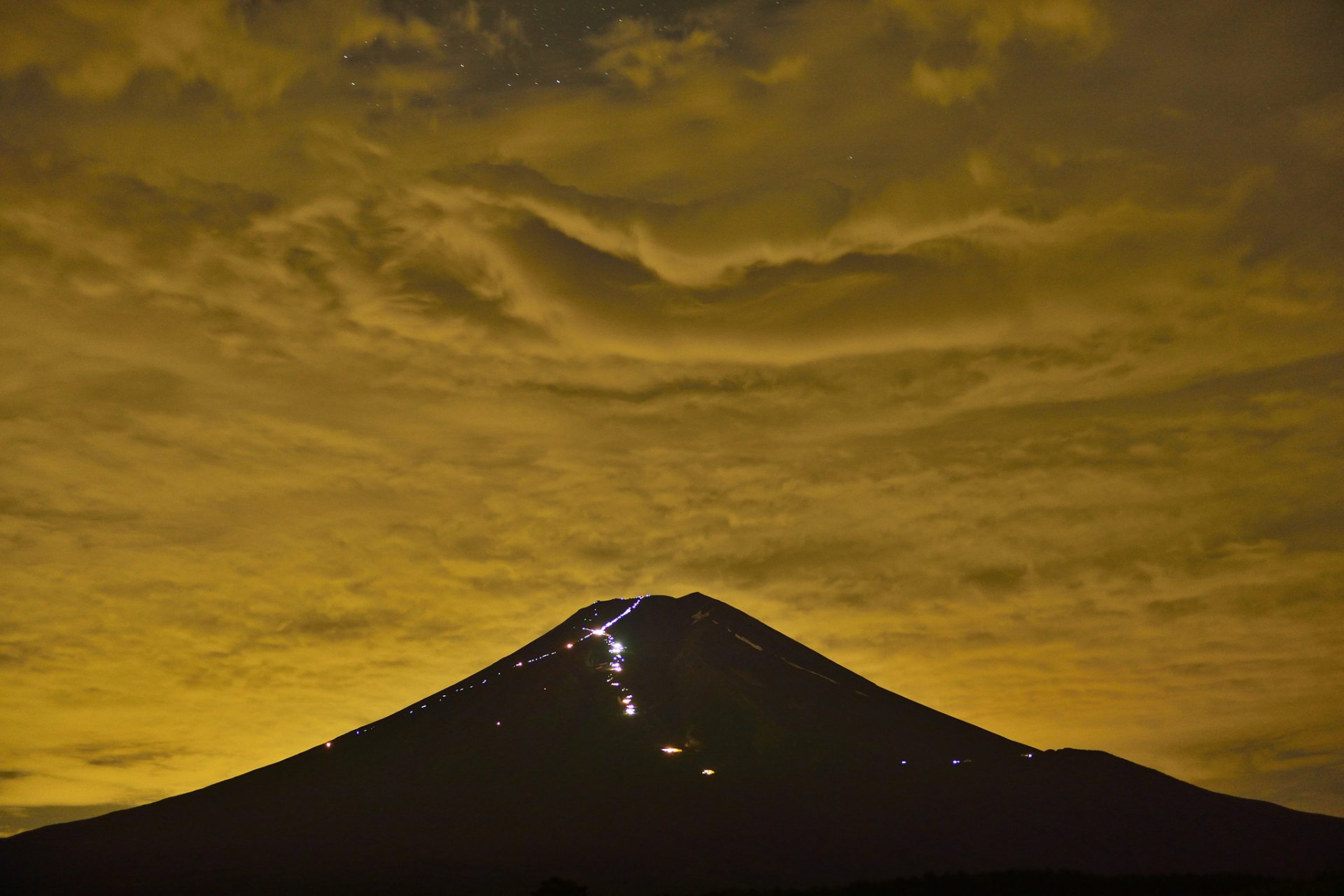 japon mont fujiyama ciel nuages nuit lumières