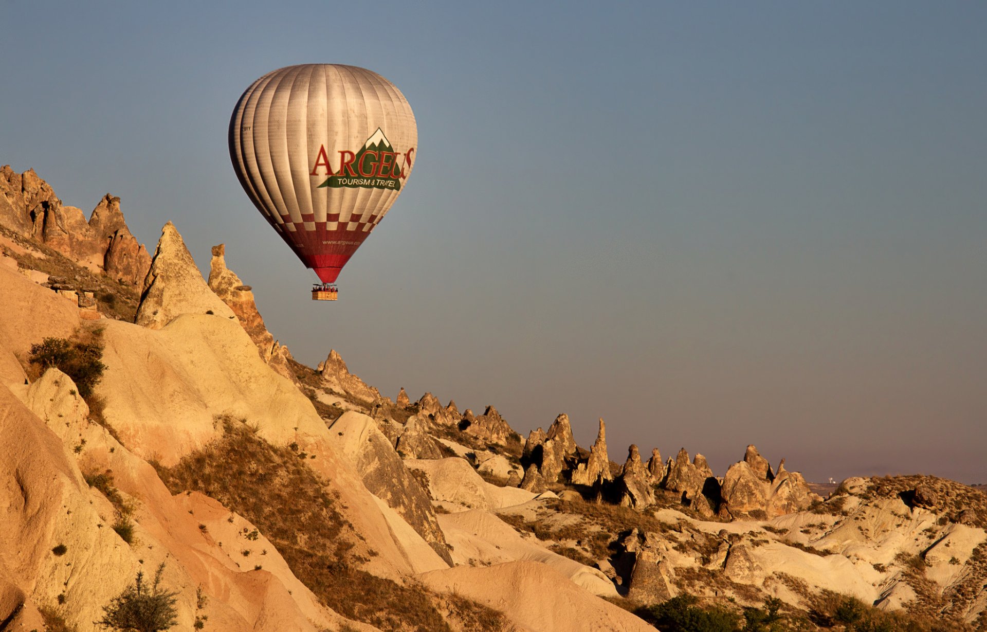 türkei kappadokien himmel berge ballon