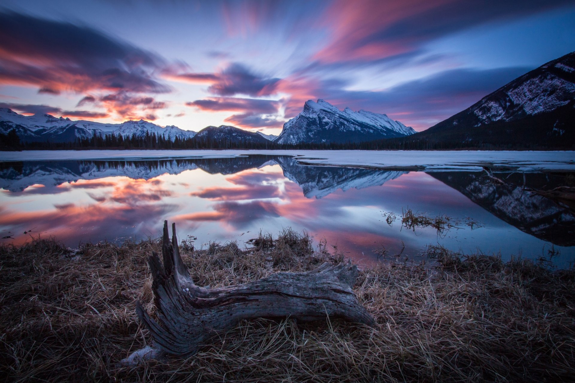 canada alberta parco nazionale di banff monte rundle inverno mattina montagne lago neve riflessioni