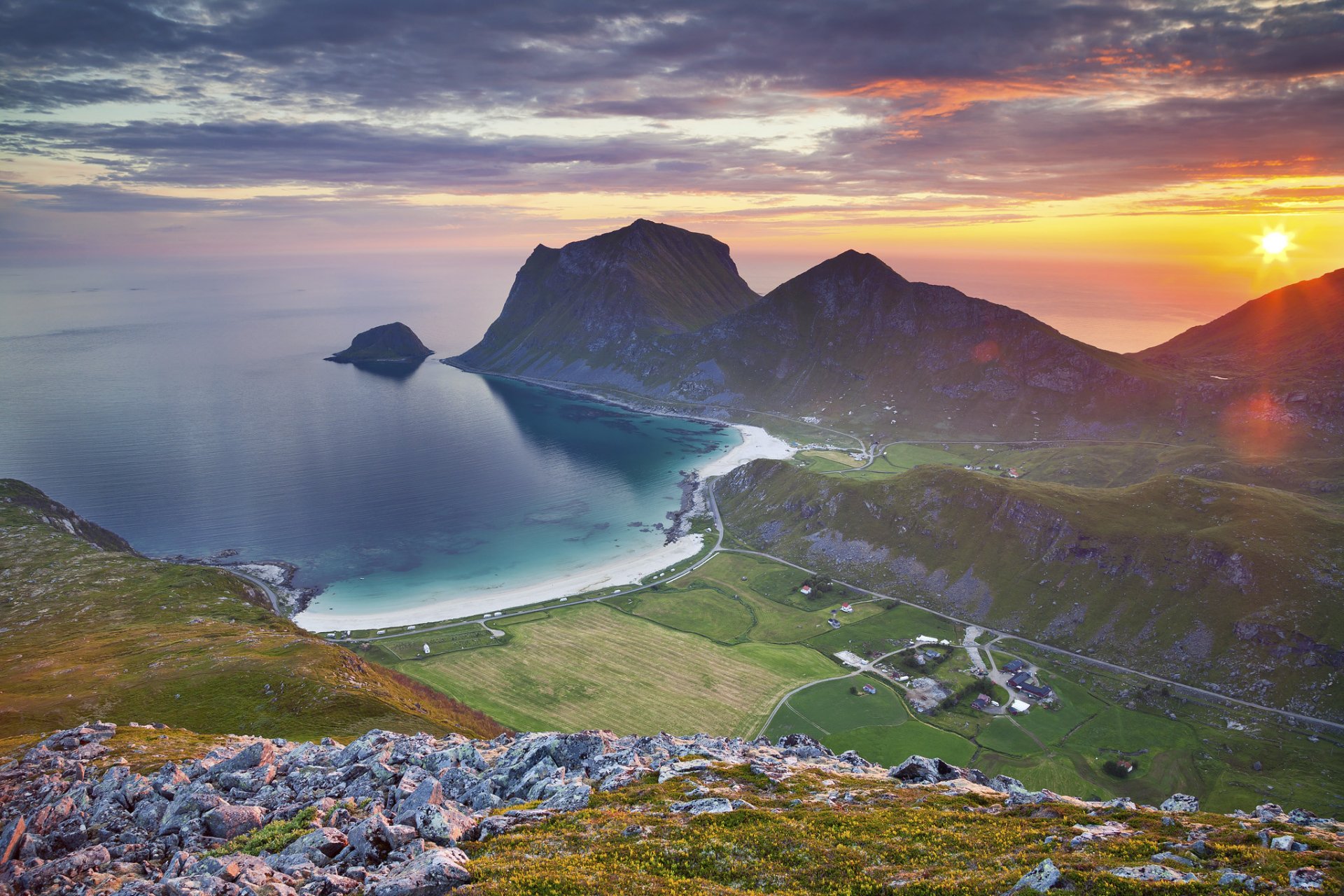 îles lofoten norvège montagnes mer coucher de soleil soleil baie baie