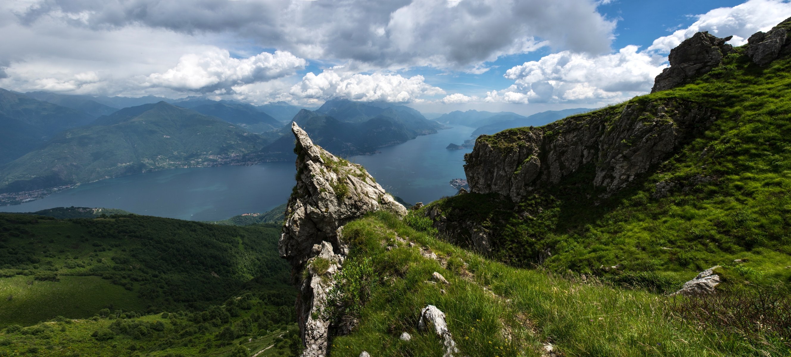 montañas de grona monte grona lago de como lombardía italia alpes italia lago montañas nubes panorama