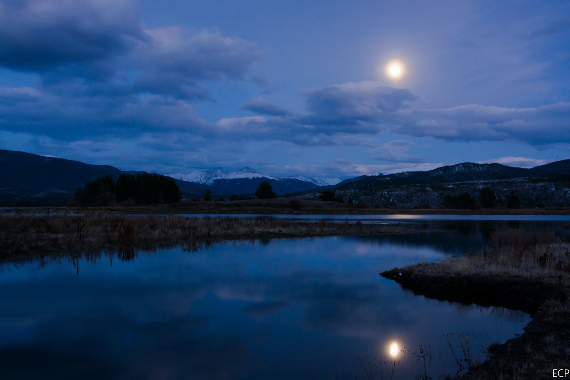 paysage nuit lune brillante brille ciel nuages