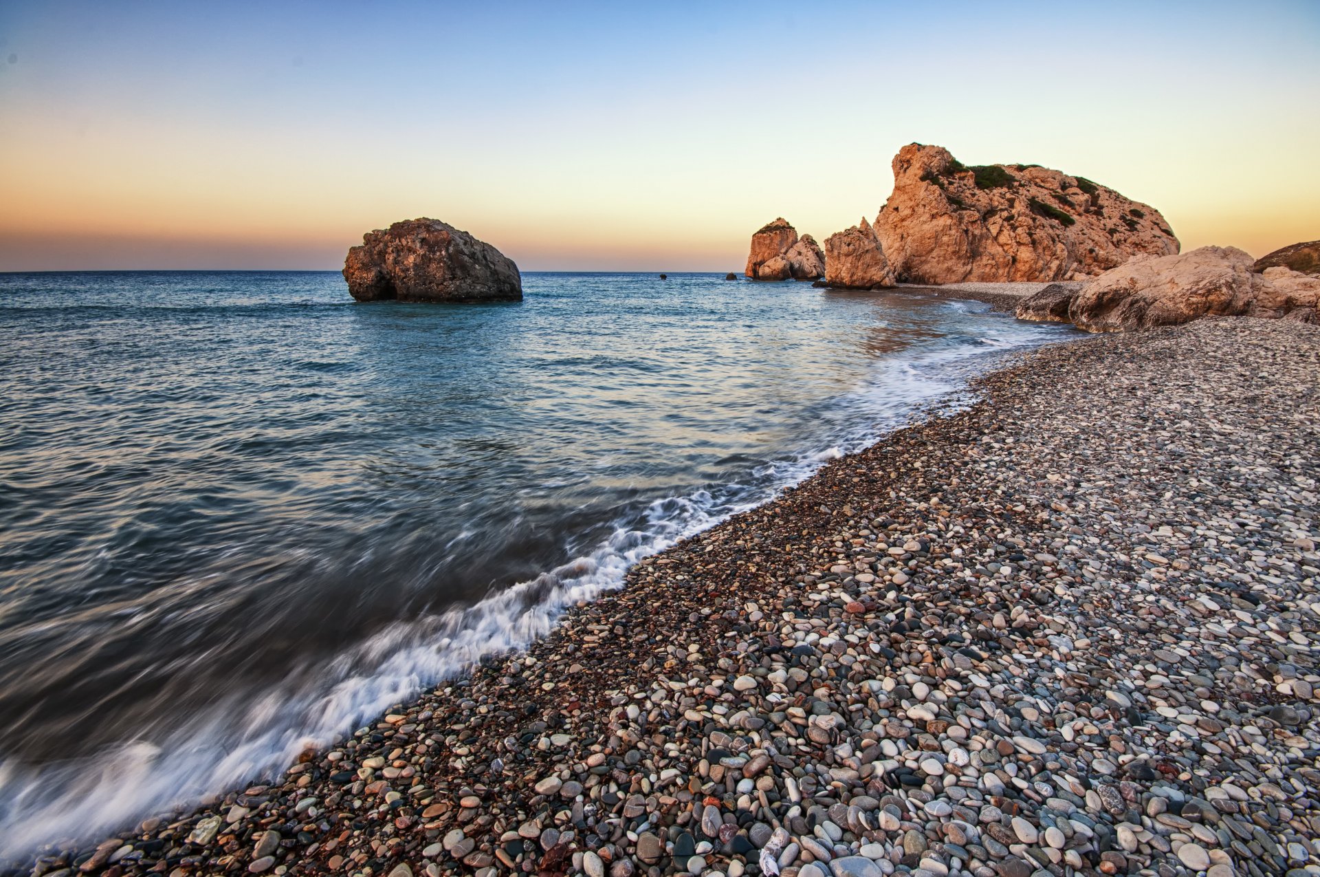 landschaft meer kiesel strand felsen sonnenuntergang