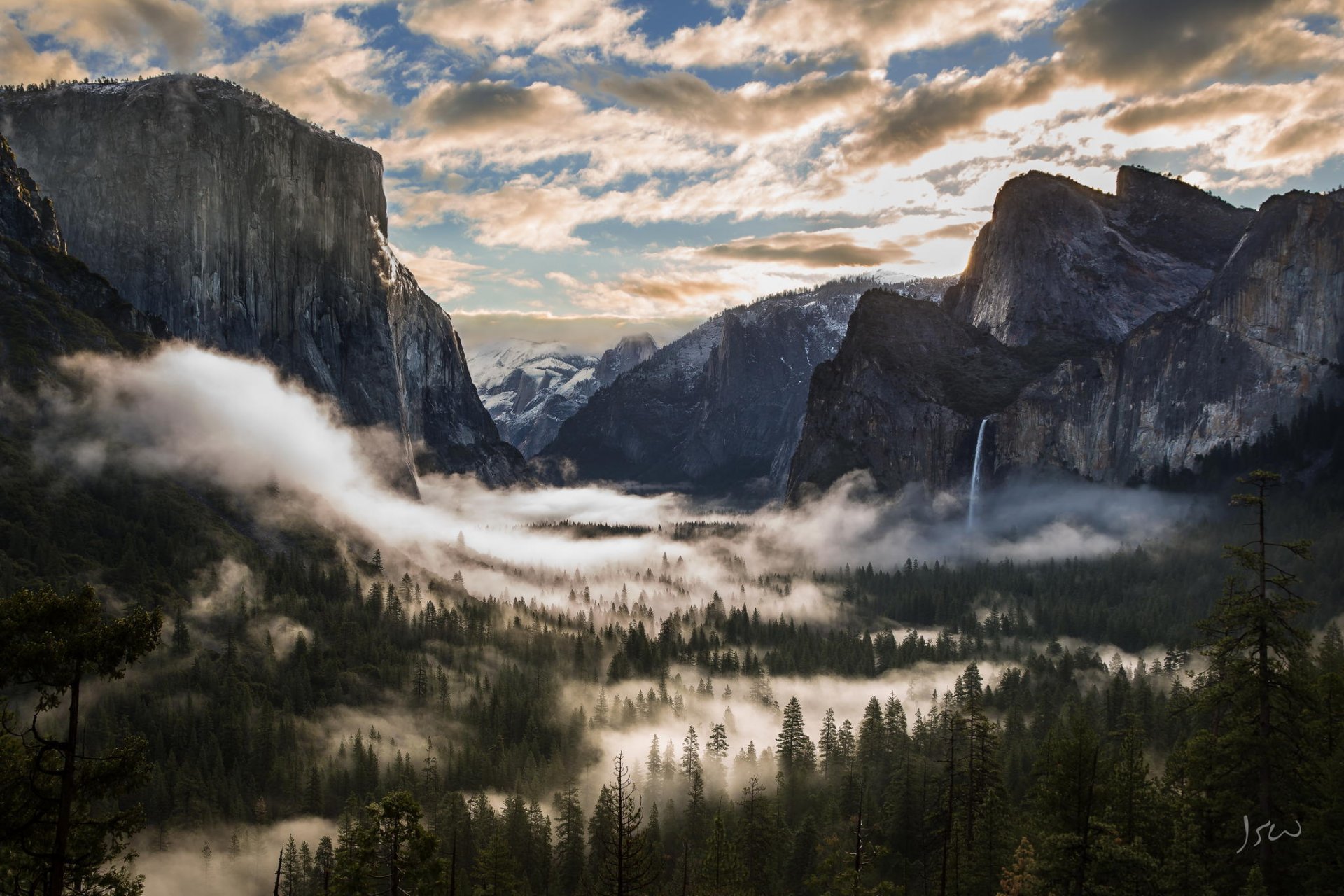 góry las drzewa chmury park narodowy yosemite kalifornia góry sierra nevada park narodowy