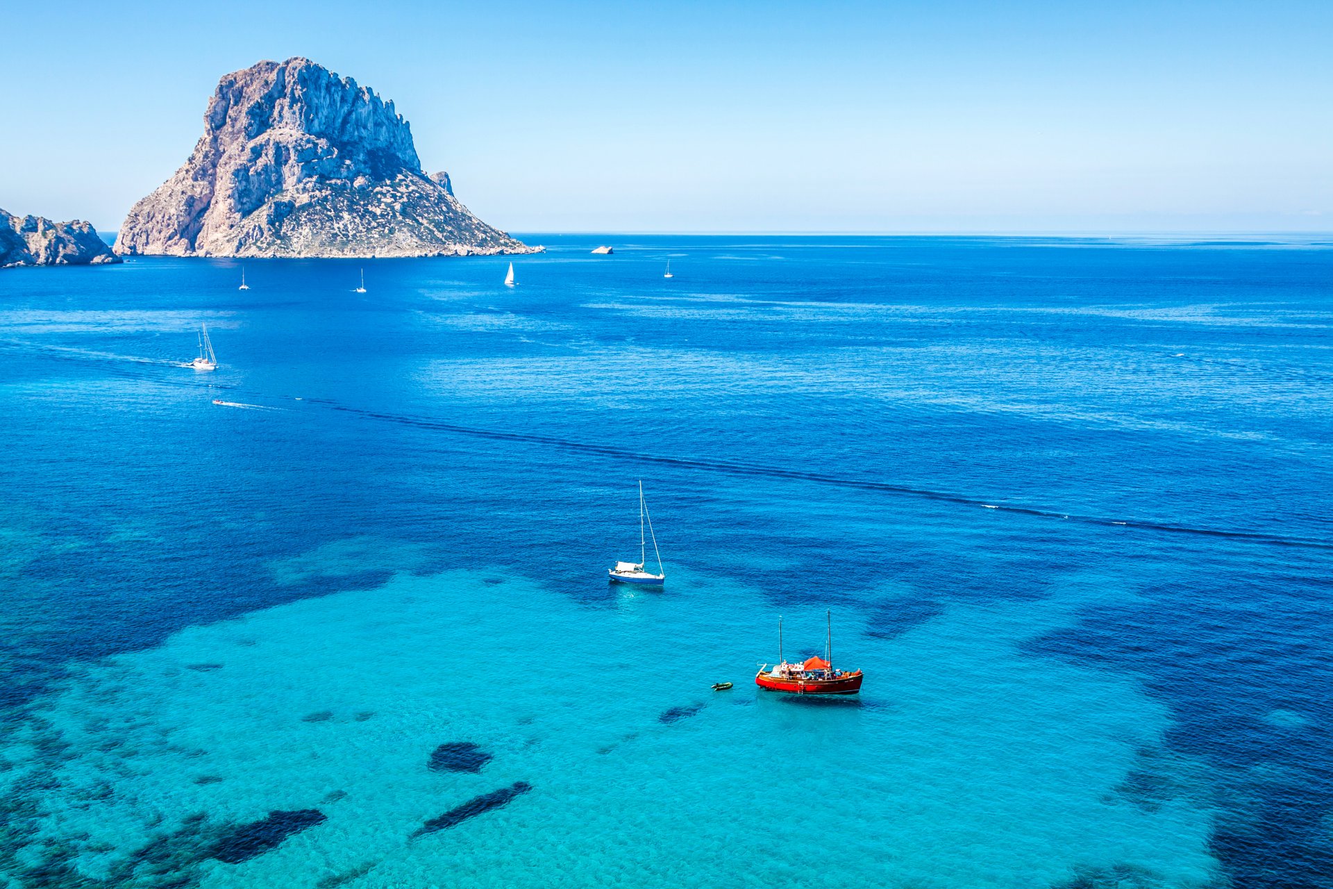 spagna ibiza mare rocce yacht orizzonte