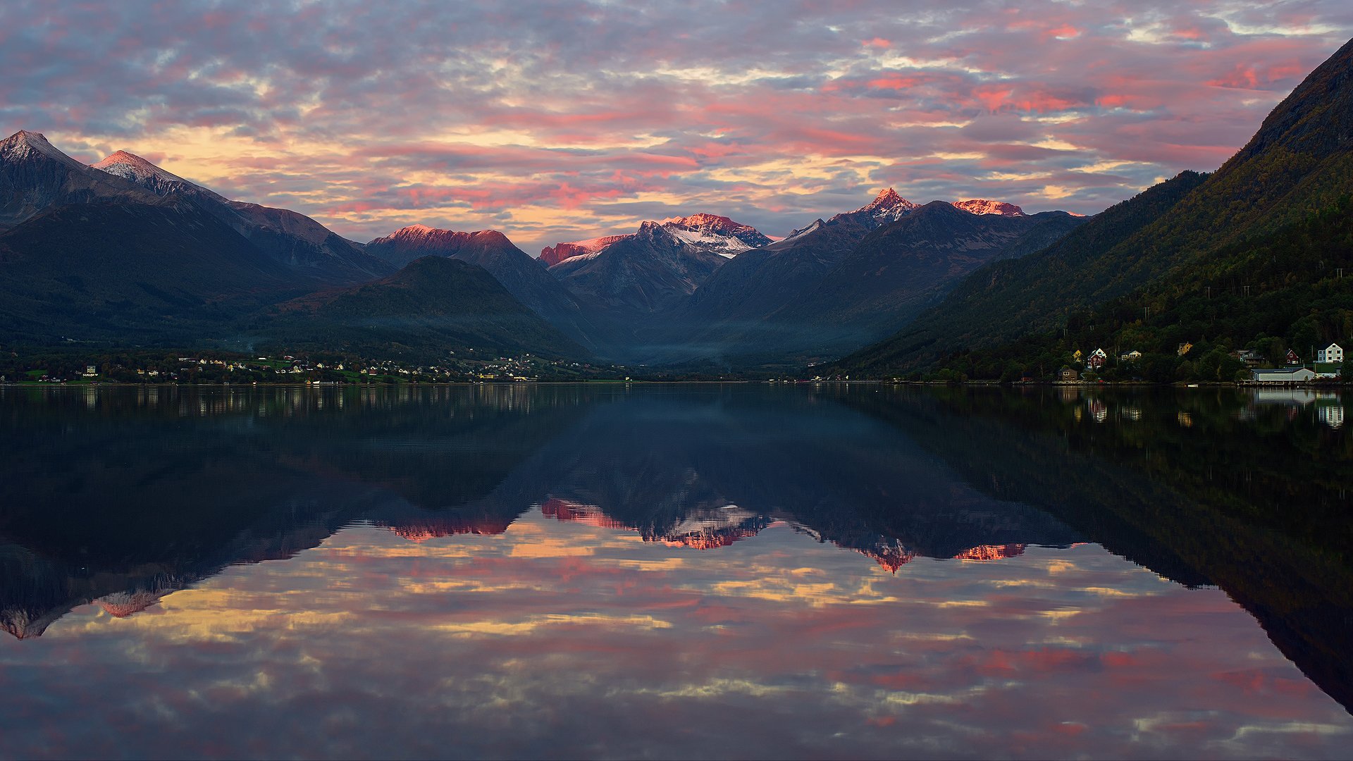 norvège montagnes pics lumière fjord réflexions