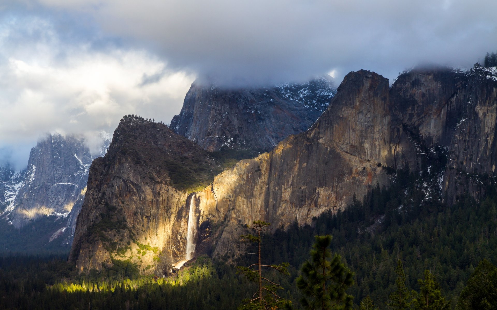 luce magica montagna paesaggio