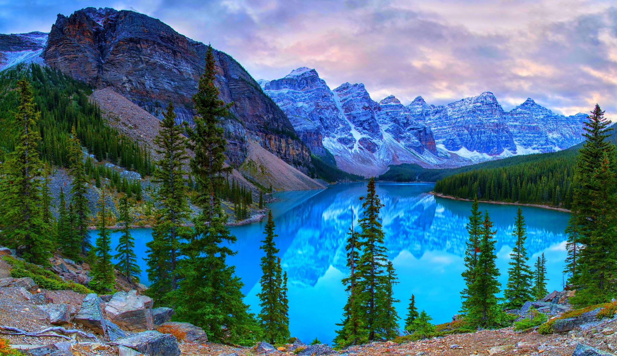 moraine park narodowy banff kanada banff góry klify jezioro las skały drzewa