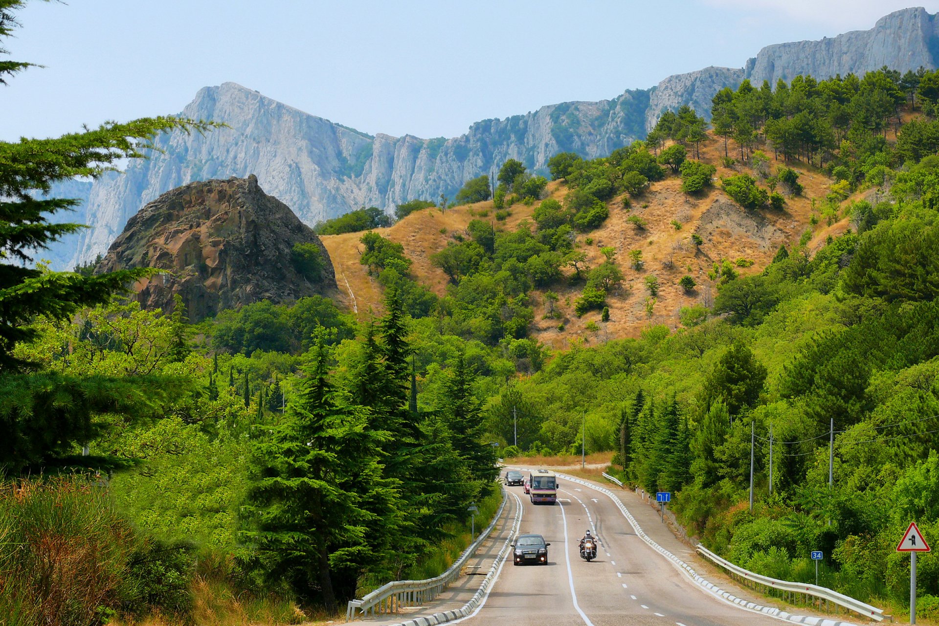 krym las góry drzewa droga autostrada transport