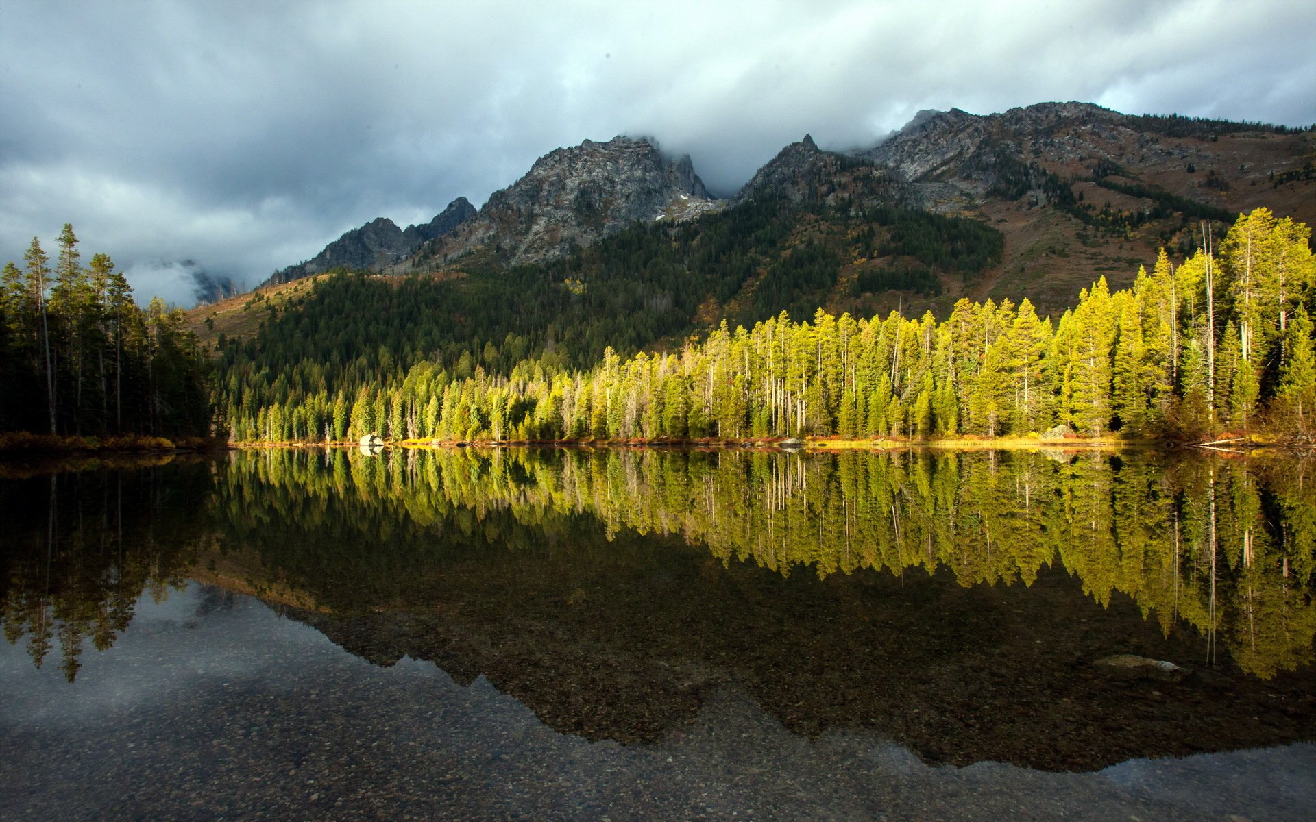 lago montañas paisaje