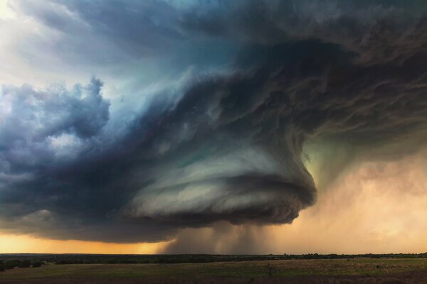 Imbuto temporale rotante sul Texas