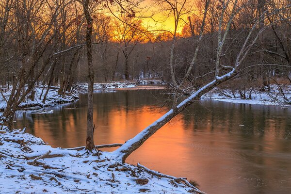 The river among the winter atmosphere