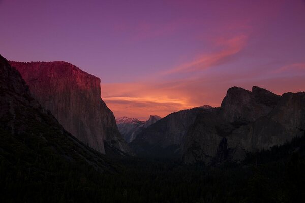 Sonnenaufgang im Yosemite Nationalpark