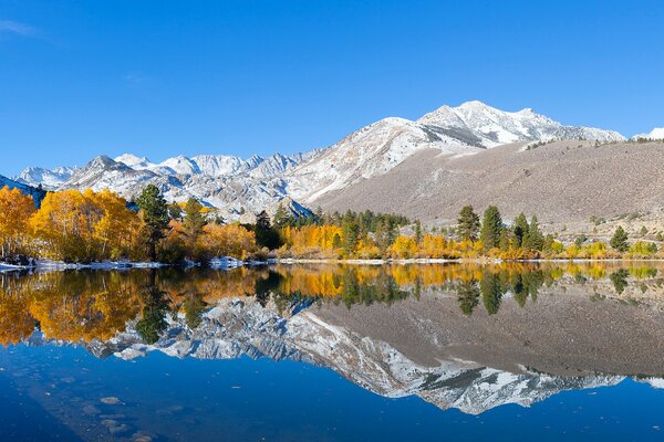 La combinaison parfaite du lac et des montagnes