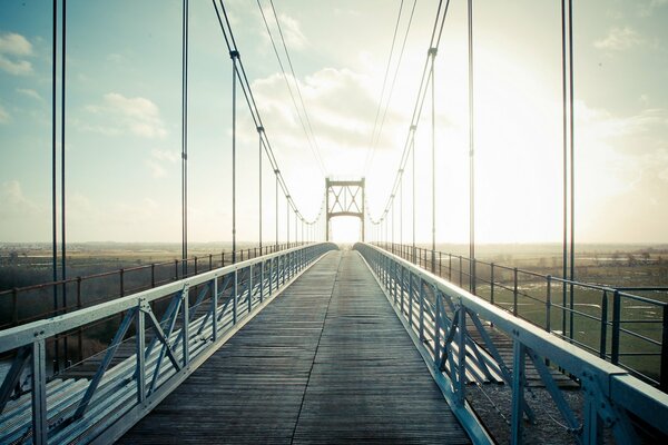 Brücke weg vom Sonnenlicht