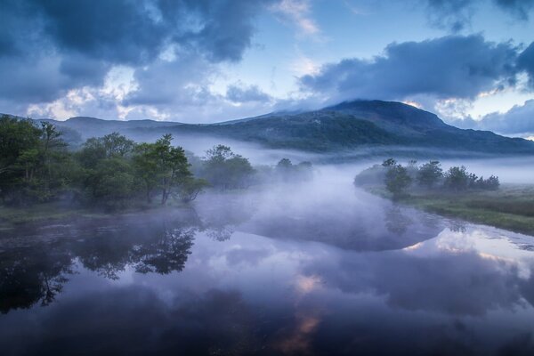 Anglia Rzeka Glaslyn góry wzgórza mgła rano