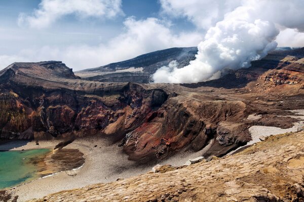 Berge Steine Vulkan Rauch Kamtschatka