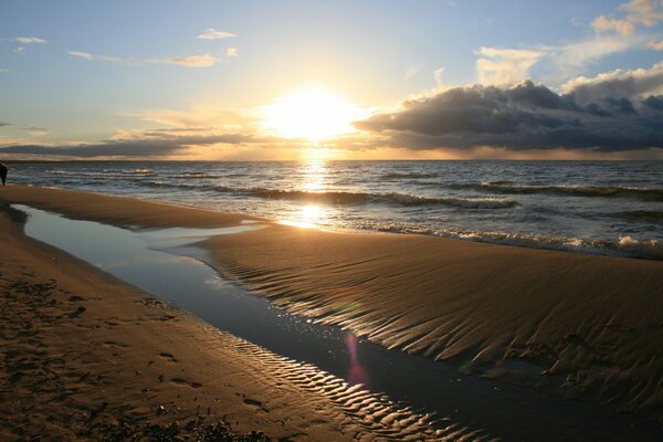 Untergehende Sonne an der Ostsee