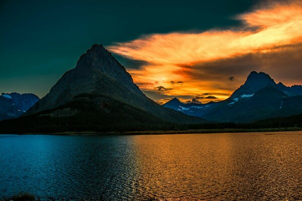 Amanecer en el parque nacional Glacier