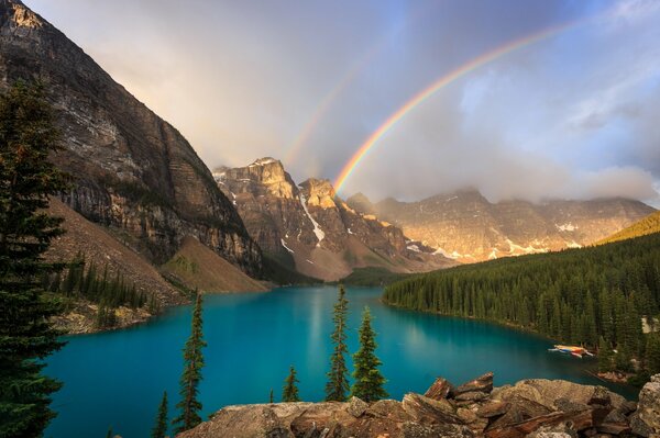 Arco iris sobre el valle de los diez picos