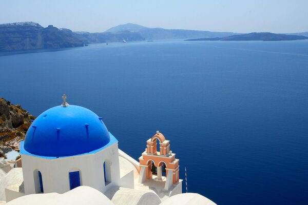 Chiesa su un isola in Grecia