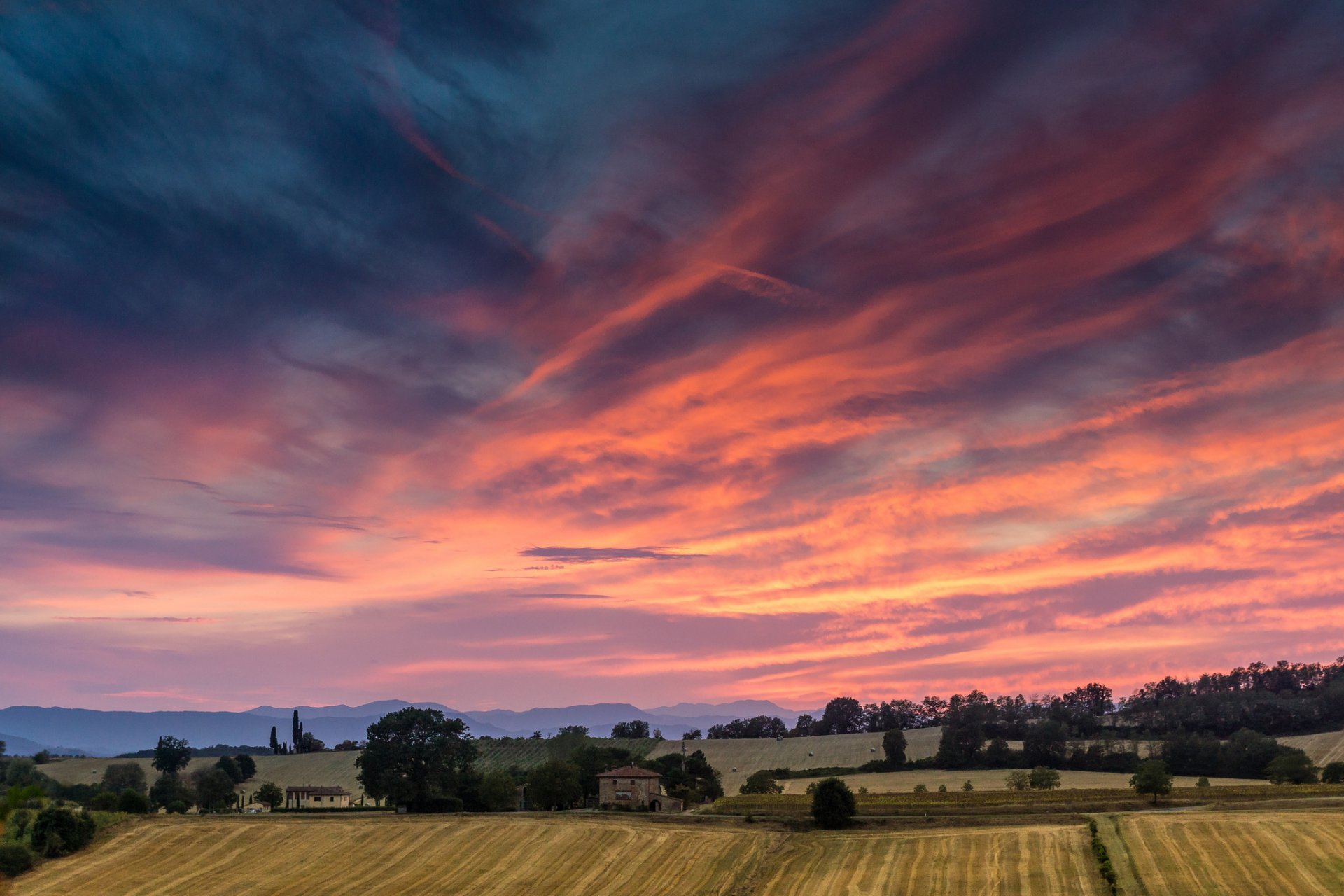 toscane coucher de soleil italie champ