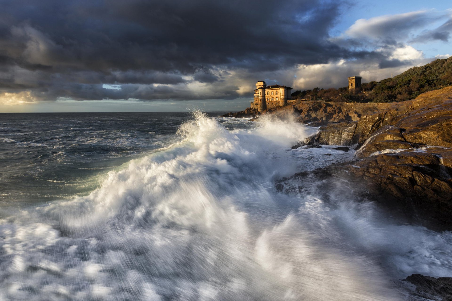 toscane surf pierres côte vagues éclaboussures